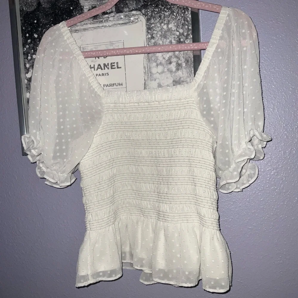 (SOLD) EXPRESS WHITE TOP WITH PUFF SLEEVES PRELOVED - Picture 3 of 5